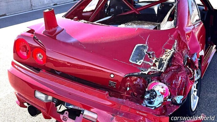 Un carrello elevatore si schianta contro due Nissan Skyline GT-R a Laguna Seca | Carscoops